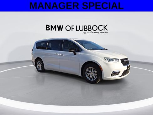 Used 2024 Chrysler Pacifica Touring-L FWD image 2