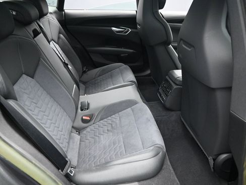 Used 2023 Audi e-tron GT Premium Plus image 34