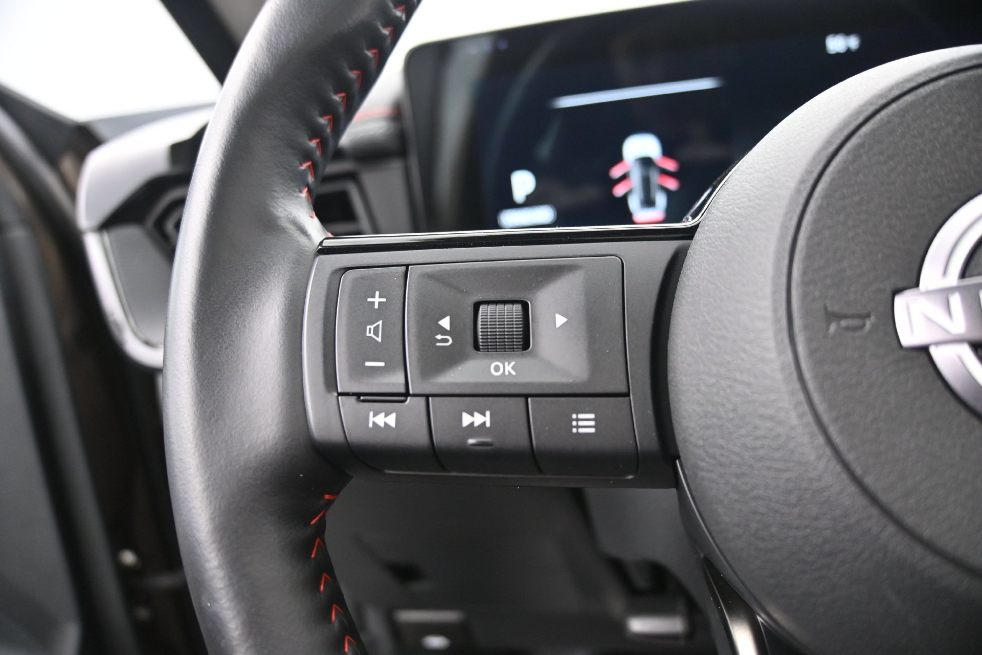 Used 2025 Nissan Kicks SR w/ SR Premium Package AWD/4WD image 21