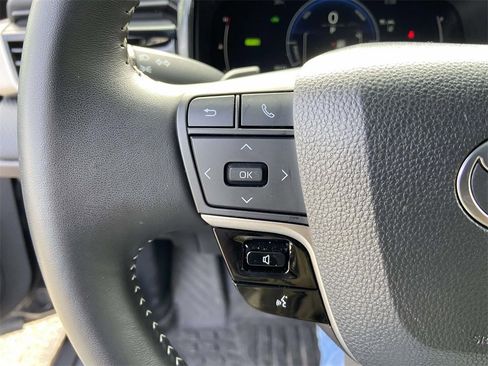 Used 2025 Toyota Camry SE image 31