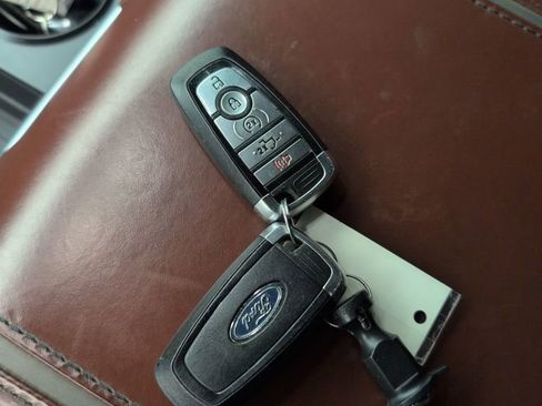 Certified 2022 Ford F450 Platinum w/ FX4 Off-Road Package image 47