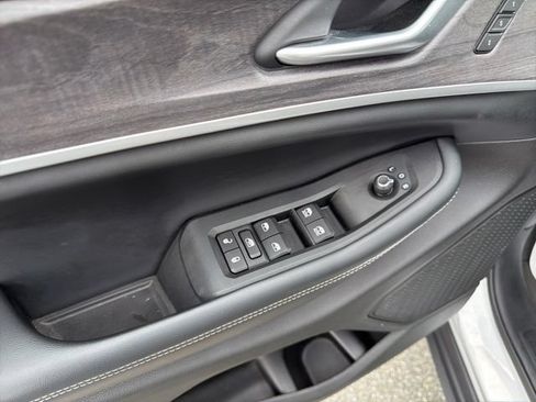 Used 2023 Jeep Grand Cherokee L Limited AWD/4WD image 11