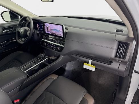 New 2026 Nissan Pathfinder Platinum image 30