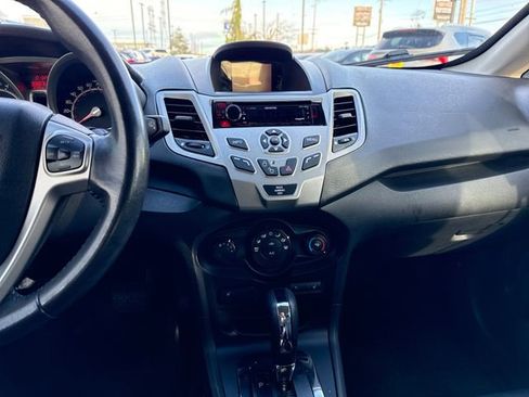 Used 2013 Ford Fiesta Titanium image 20