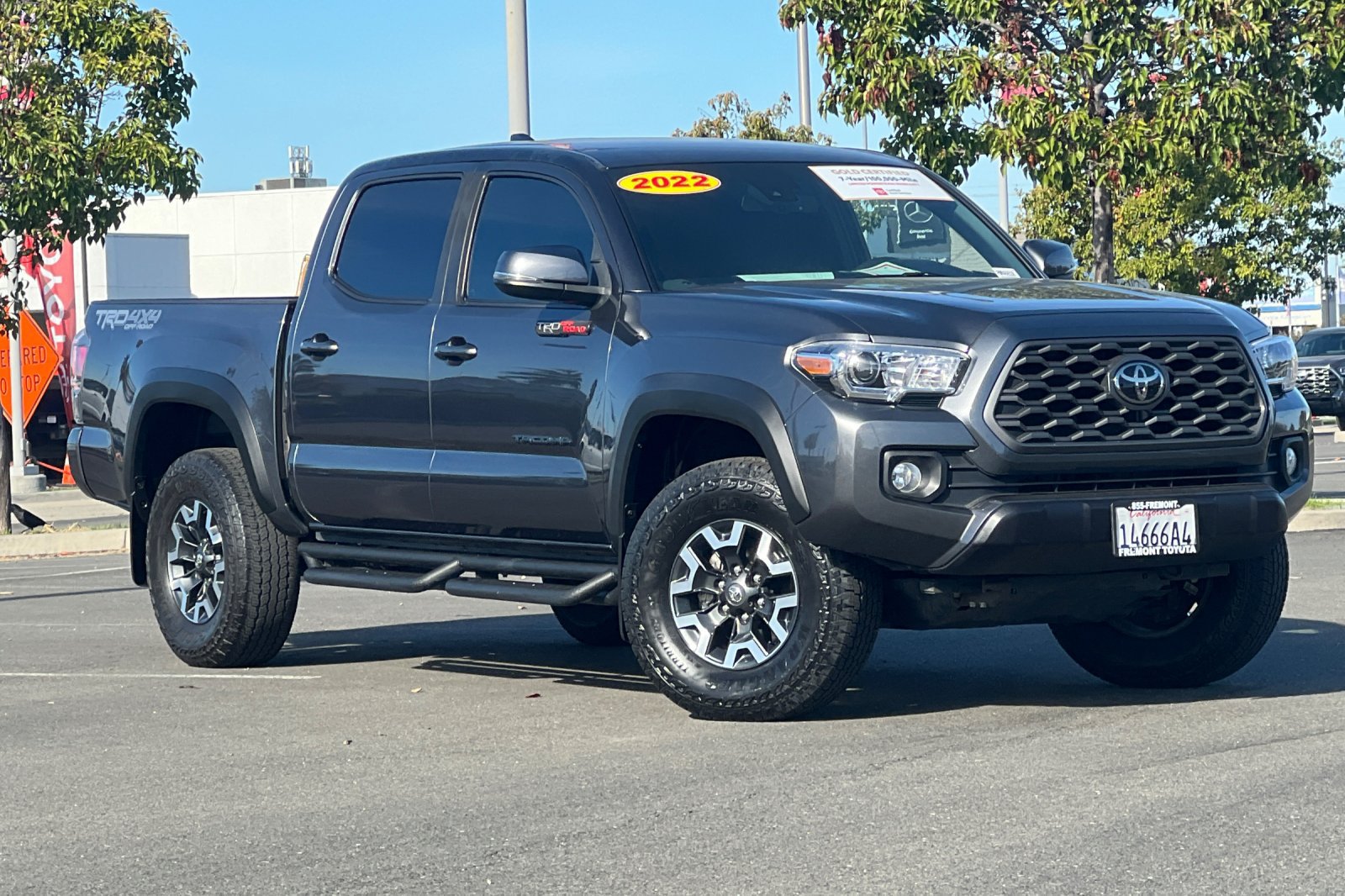 Certified 2022 Toyota Tacoma TRD Off-Road w/ Technology Package AWD/4WD image 2