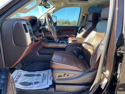 Used 2019 Chevrolet Silverado 2500 High Country w/ Duramax Plus Package image 11