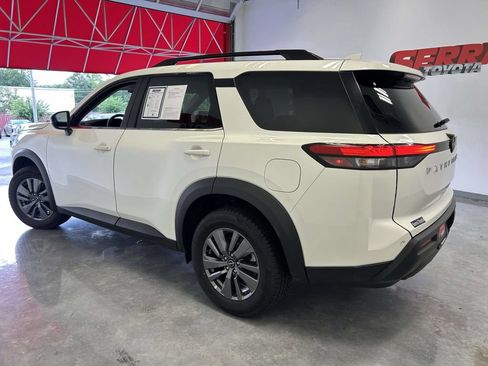 Used 2024 Nissan Pathfinder SV FWD image 6