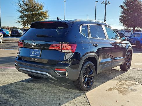 Certified 2023 Volkswagen Taos SE w/ Black Wheel Package image 3