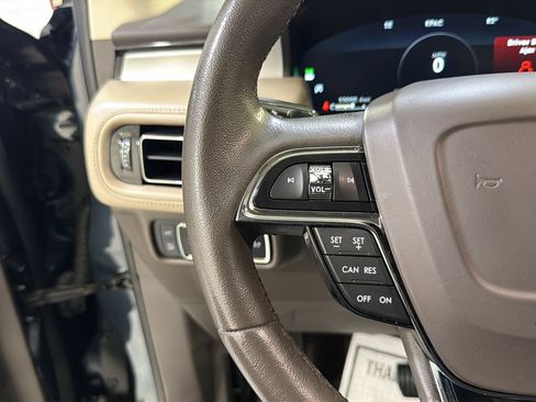 Used 2022 Lincoln Nautilus FWD w/ Premium Package image 15