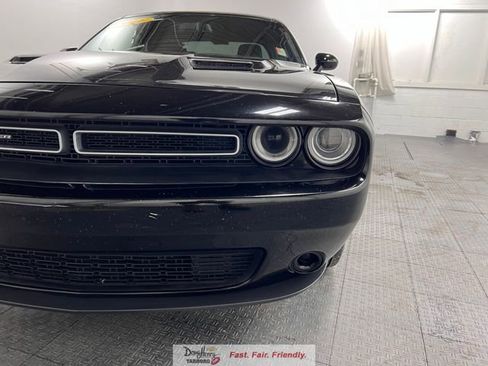 Used 2016 Dodge Challenger SXT image 12