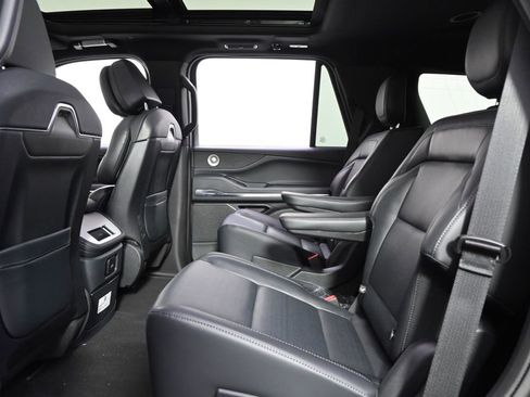 New 2026 Lincoln Navigator Reserve AWD/4WD image 22