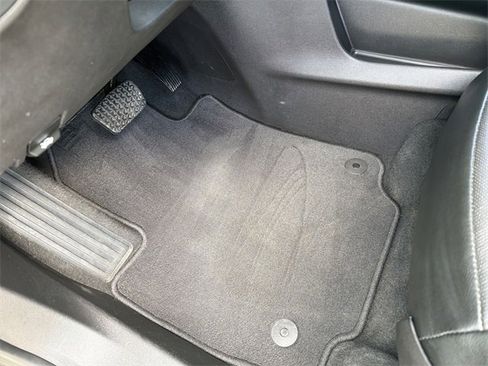 Used 2023 GMC Terrain SLT image 36