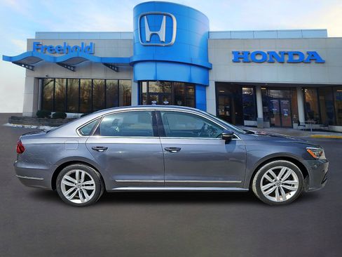 Used 2018 Volkswagen Passat 2.0T SEL Premium image 7