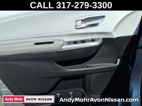 Used 2025 Toyota Sienna XLE FWD image 15