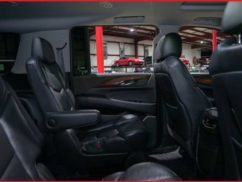 Used 2018 Cadillac Escalade ESV Luxury AWD/4WD image 7