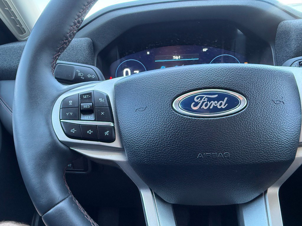 Used 2025 Ford Explorer Active w/ Active Comfort Package RWD image 12