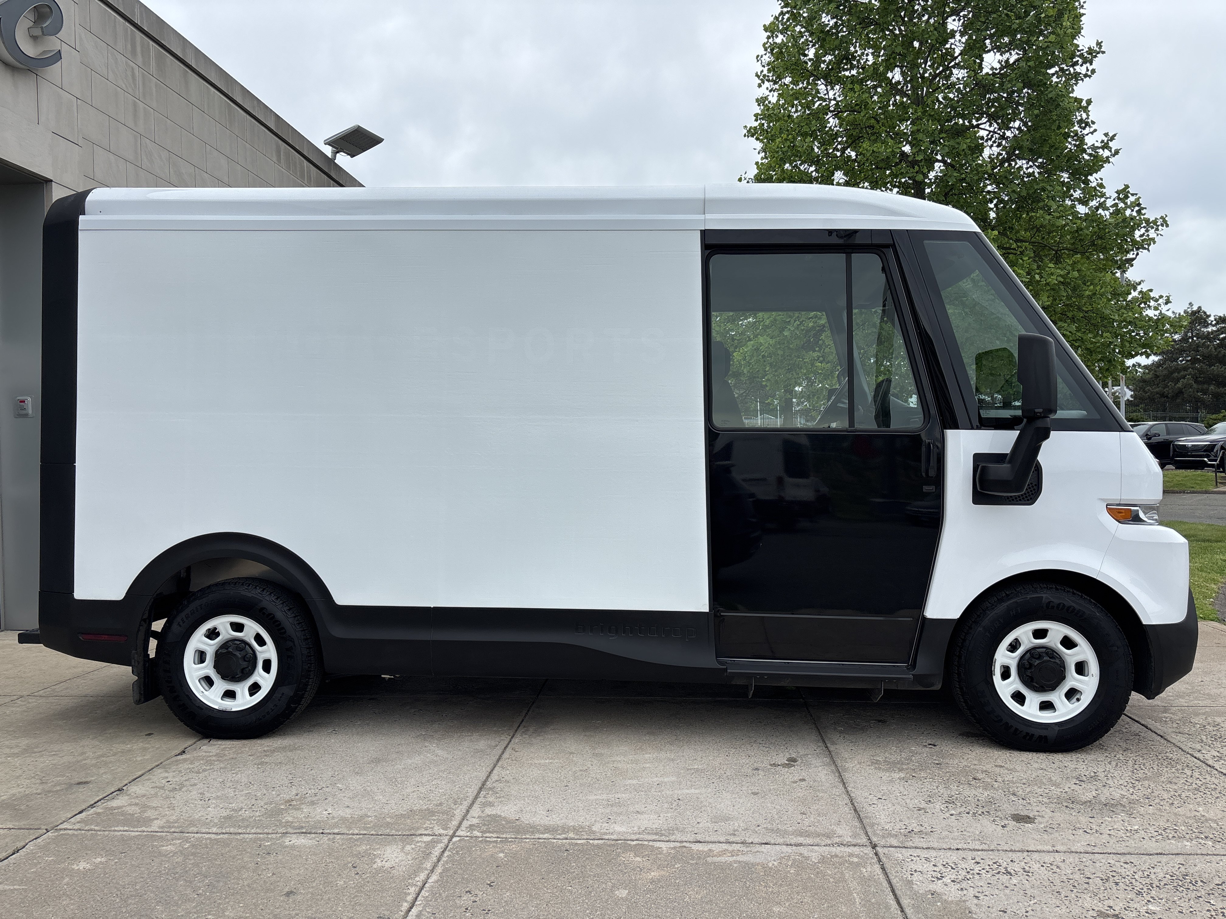 Used 2024 Chevrolet Brightdrop 400 w/ Commercial Equipment Package AWD/4WD image 2