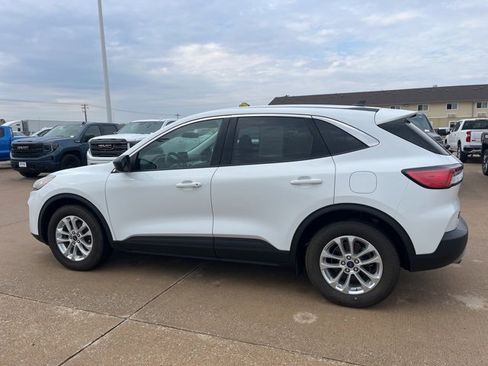 Used 2022 Ford Escape SE w/ Cold Weather Package image 7