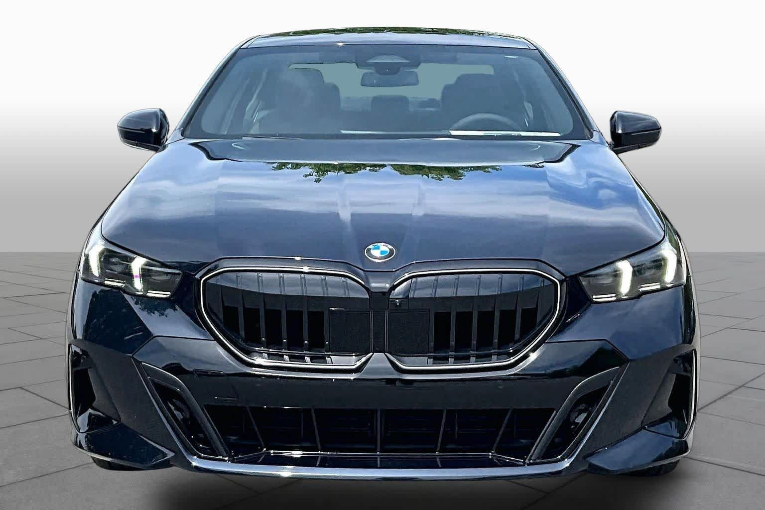 Used 2026 BMW 530i w/ M Sport Package RWD image 3