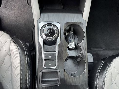 Used 2024 Ford Escape Platinum w/ Premium Technology Package image 20