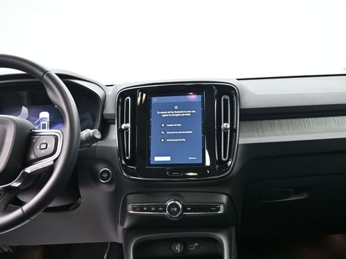 Used 2025 Volvo XC40 B5 Plus image 13