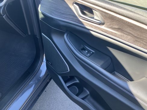 Used 2022 Jeep Grand Cherokee Limited w/ Luxury Tech Group II image 10