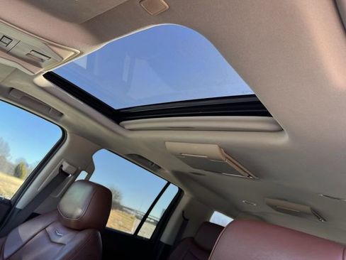 Used 2018 Cadillac Escalade ESV Premium Luxury image 21