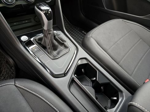 New 2024 Volkswagen Taos SE image 14