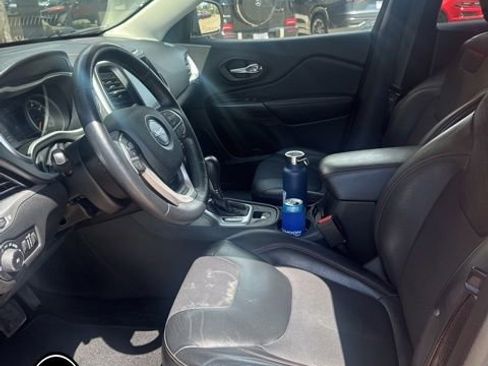 Used 2015 Jeep Cherokee Trailhawk w/ Cold Weather Group image 9