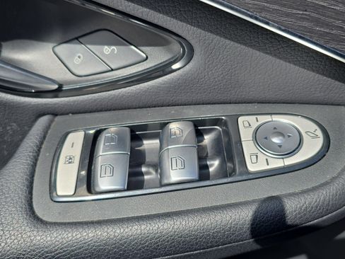 Used 2022 Mercedes-Benz GLC 300 4MATIC w/ Multimedia Package Lite image 28