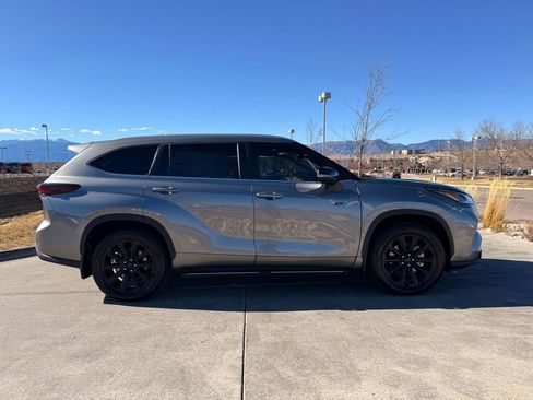 Used 2026 Toyota Highlander XLE image 9