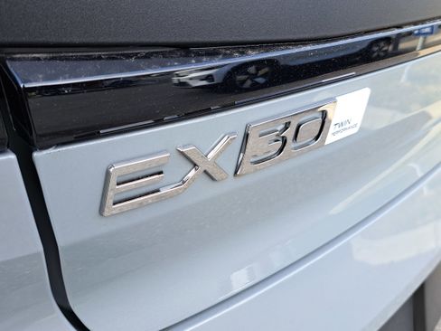 New 2026 Volvo EX30 Cross Country Ultra image 8