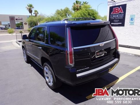 Used 2018 Cadillac Escalade Premium Luxury AWD/4WD image 18