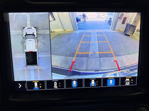 Used 2023 Chevrolet Silverado 2500 High Country w/ Z71 Off-Road Package image 28