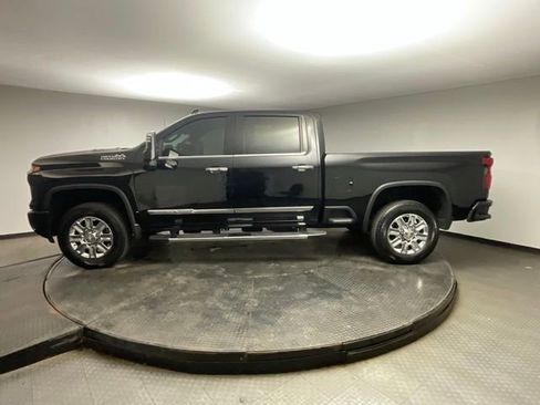 Certified 2024 Chevrolet Silverado 2500 High Country w/ Technology Package AWD/4WD image 4
