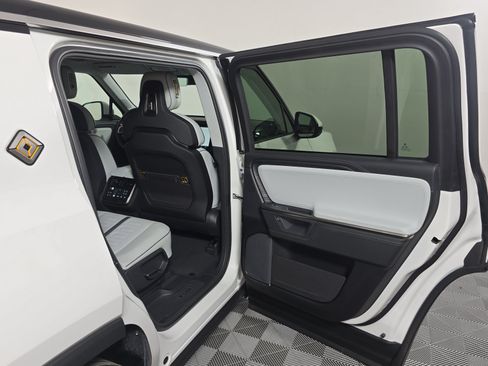Used 2025 Rivian R1S Adventure AWD/4WD image 18
