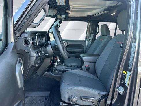 Used 2025 Jeep Wrangler Rubicon image 7