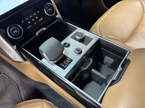 Used 2023 Land Rover Range Rover Long Wheelbase SE image 13