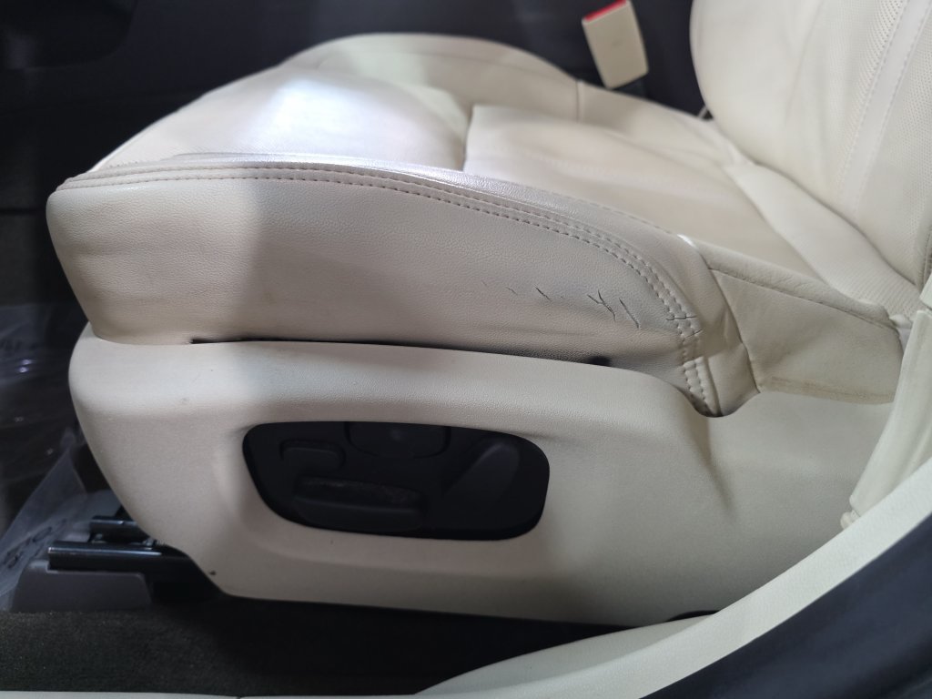 Used 2015 Lincoln MKS AWD w/ Equipment Group 101A image 27