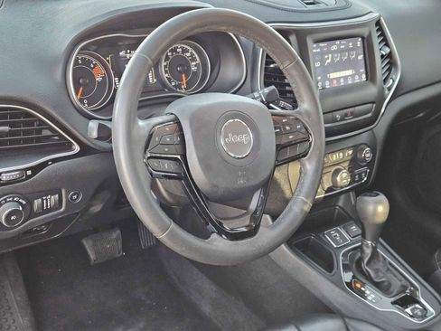 Used 2020 Jeep Cherokee Latitude Plus image 2