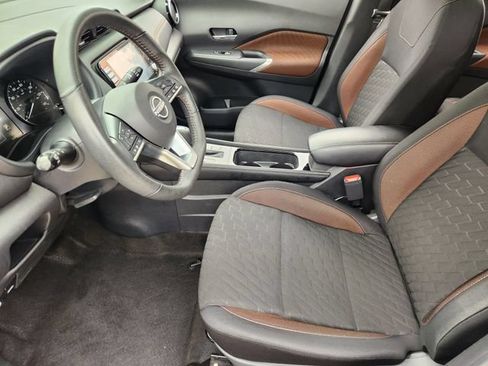Used 2023 Nissan Kicks SR w/ Interior Electronics Package FWD image 9