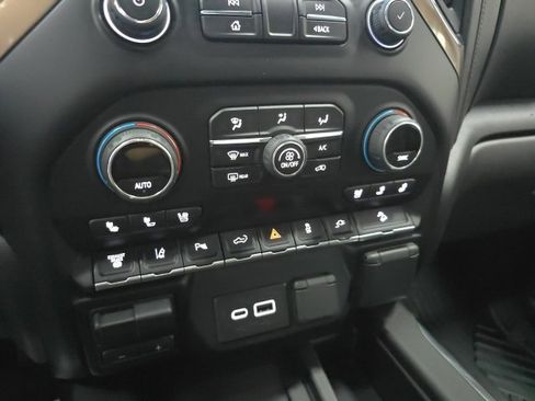 Used 2022 Chevrolet Silverado 2500 High Country w/ Z71 Off-Road Package image 22