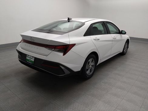 Used 2025 Hyundai Elantra SE FWD image 9