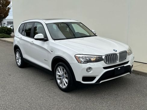 Used 2017 BMW X3 xDrive28i image 2