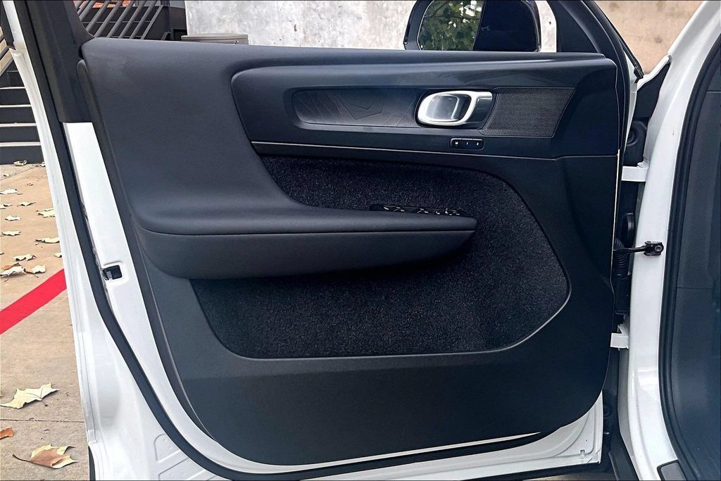 Certified 2023 Volvo C40 P8 Recharge Plus w/ Protection Package Premier AWD/4WD image 24