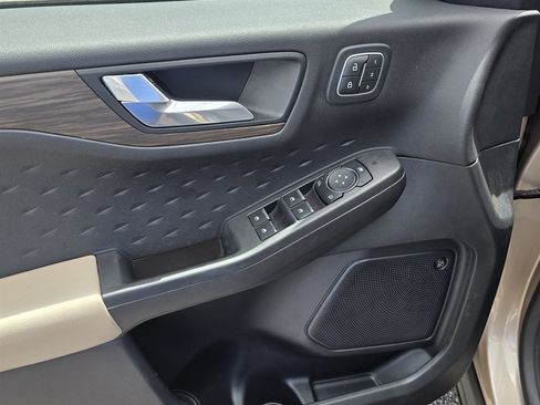 Used 2020 Ford Escape Titanium image 14