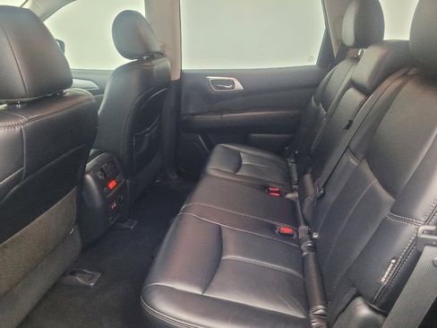 Used 2019 Nissan Pathfinder SL image 18