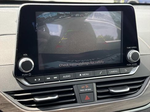 Used 2025 Nissan Altima 2.5 SV FWD image 10