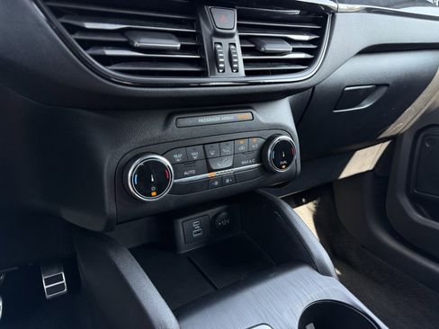 Used 2023 Ford Escape ST-Line image 18