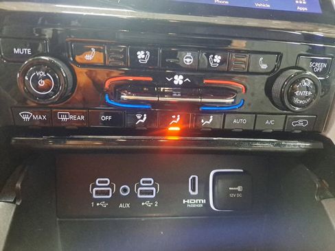 Used 2023 Jeep Grand Cherokee Overland w/ Rear Seat Video Group I AWD/4WD image 33